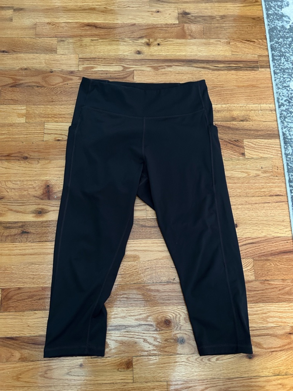 Black Capri Activewear Leggings